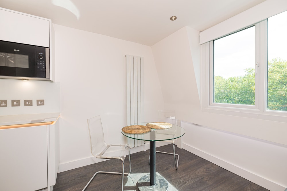 Bright Aircon Apt Earls Court London