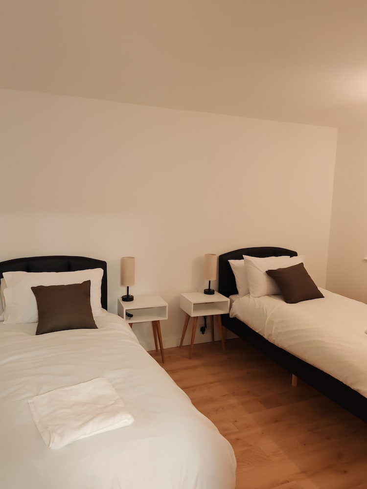 Charming 5 Bedroom House in Bexley view 2