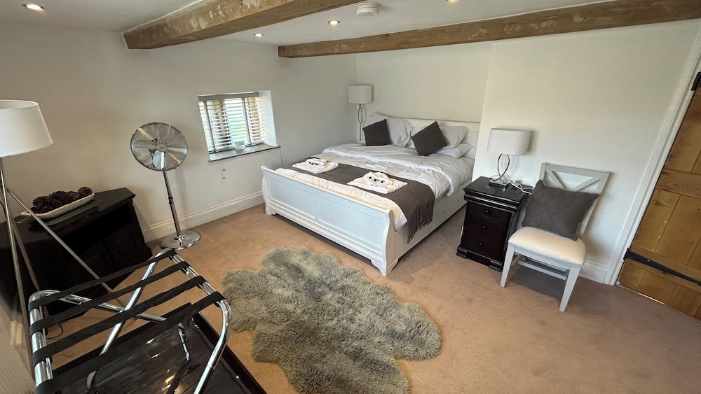 4 Bed Farmhouse Alton Tower Xmas Market Chatsworth