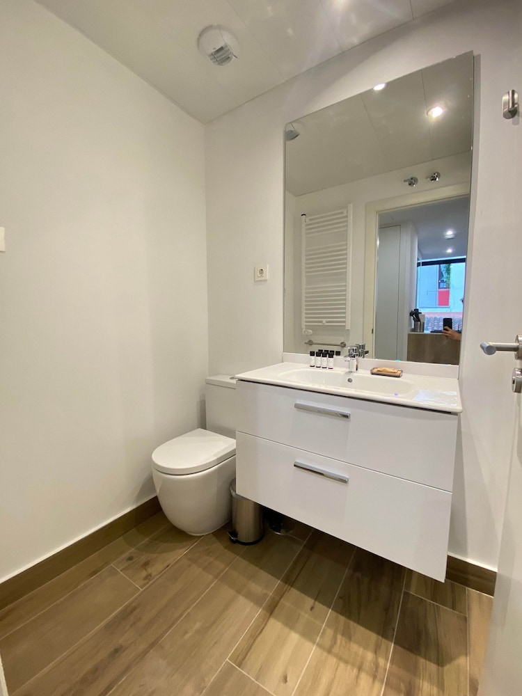 w Bright 2BR w Sunny Terrace in Chueca
