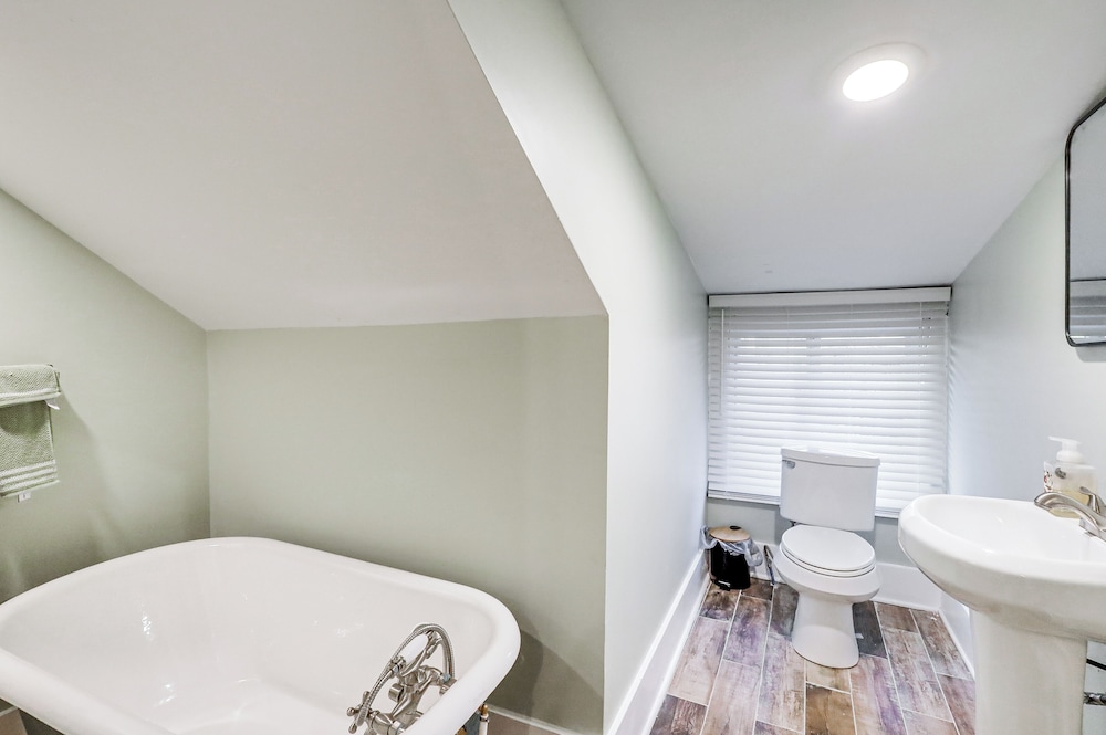 1 Mi to Dtwn: Pet-friendly Macon Home w/ Yard