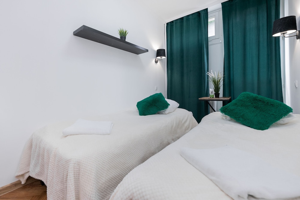 UNIT Short Rent Apartment by Warsaw Metro Station