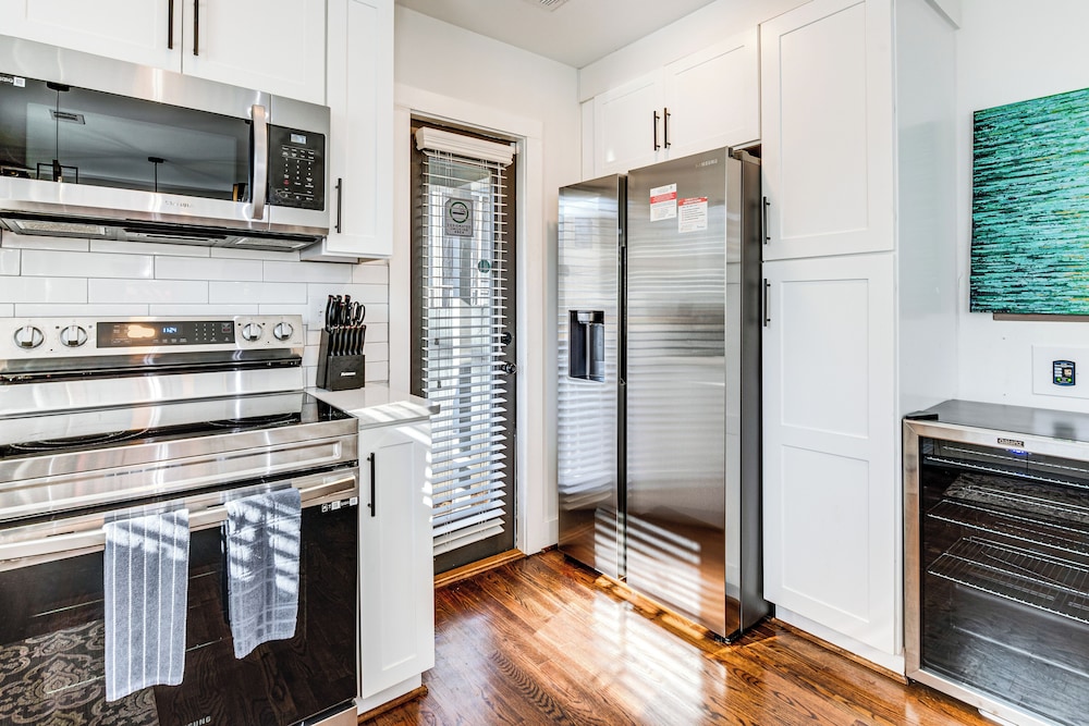 7 Mi to Dtwn Atlanta! Lovely Home w/ Backyard