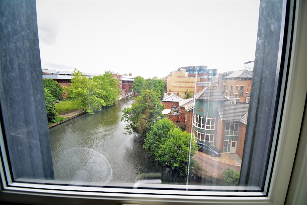 Kennet House Superior Serviced Apartment