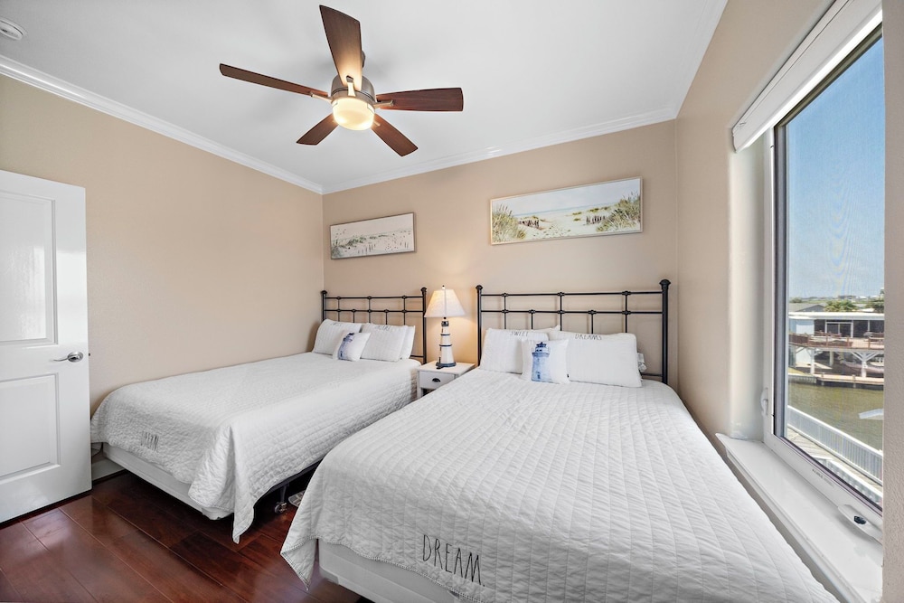 Blue Marlin Bayfront Retreat by Ryson Vacation Rentals