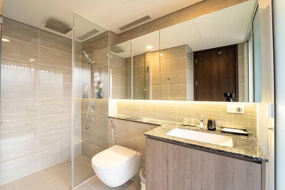 Serenity Sky Villas Luxury Apartment