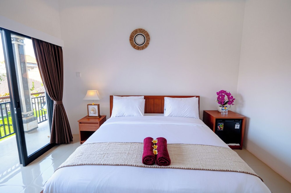 Crystal Flow Guest House & Apartment Canggu