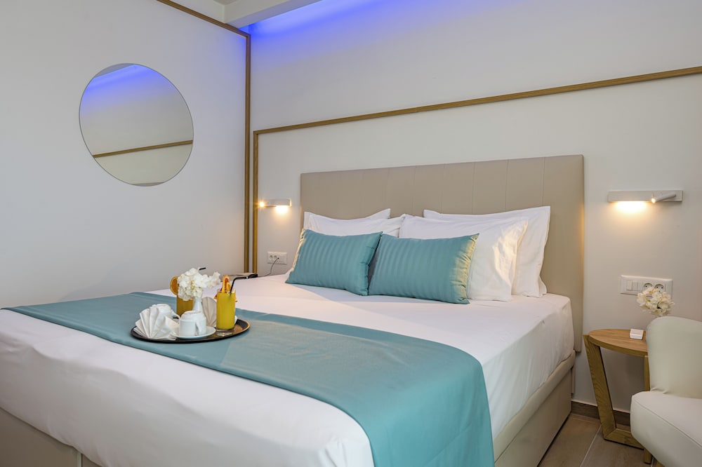 Mirage Bleu Hotel 13