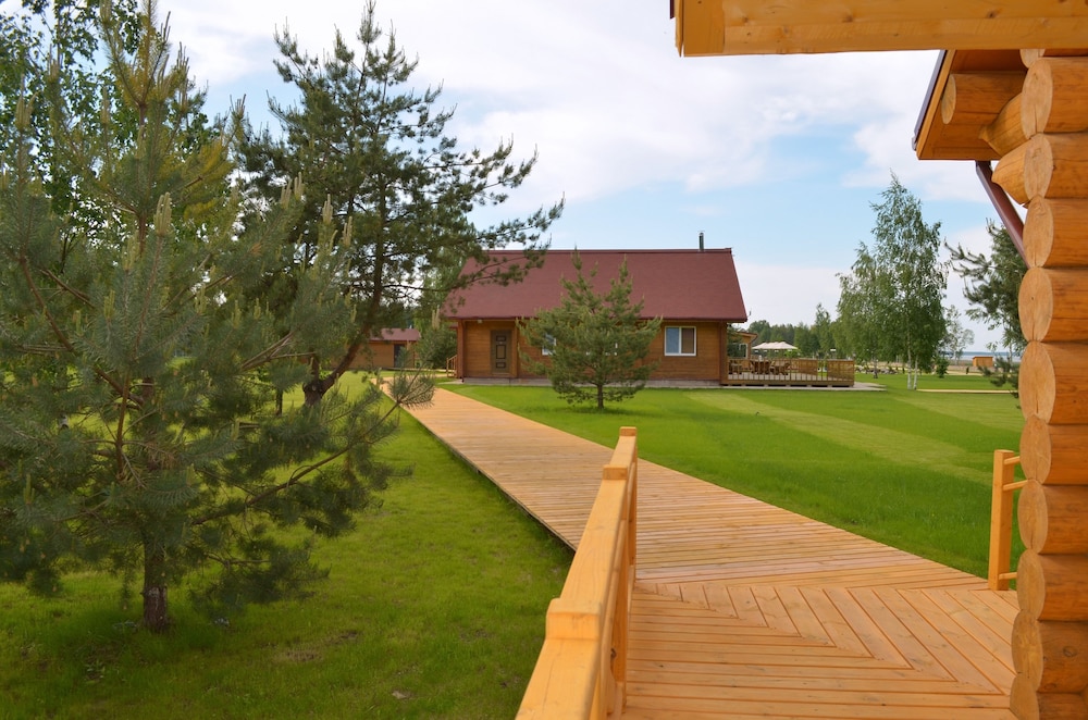 Woods Lake Resort