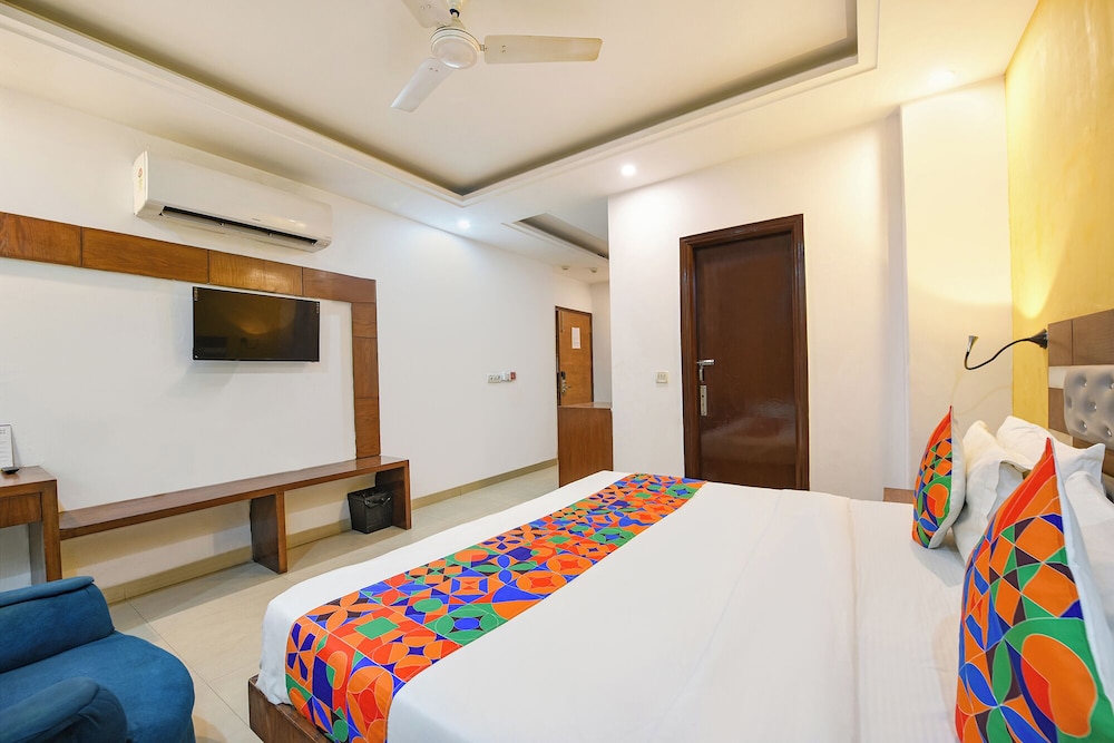 Fabhotel The Kings Plaza