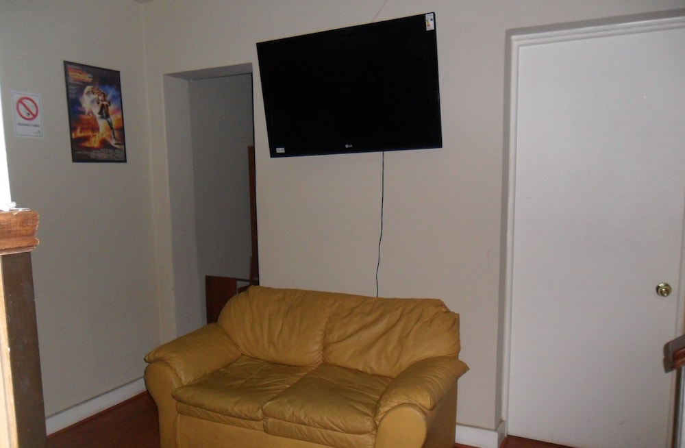Hostal Chile Chico - Hostel