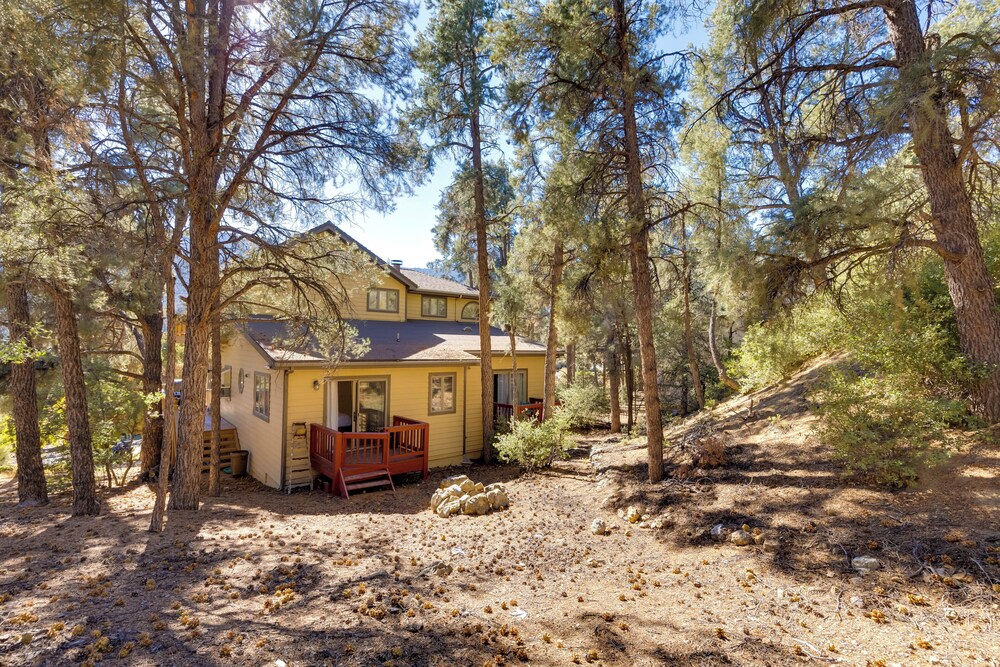 Game Room & Deck: Modern Frazier Park Home!