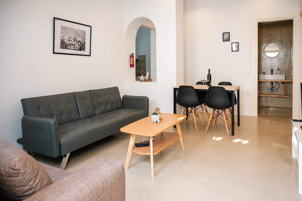 Assyr Getaway - Santorini Cozy Cycladic Retreat