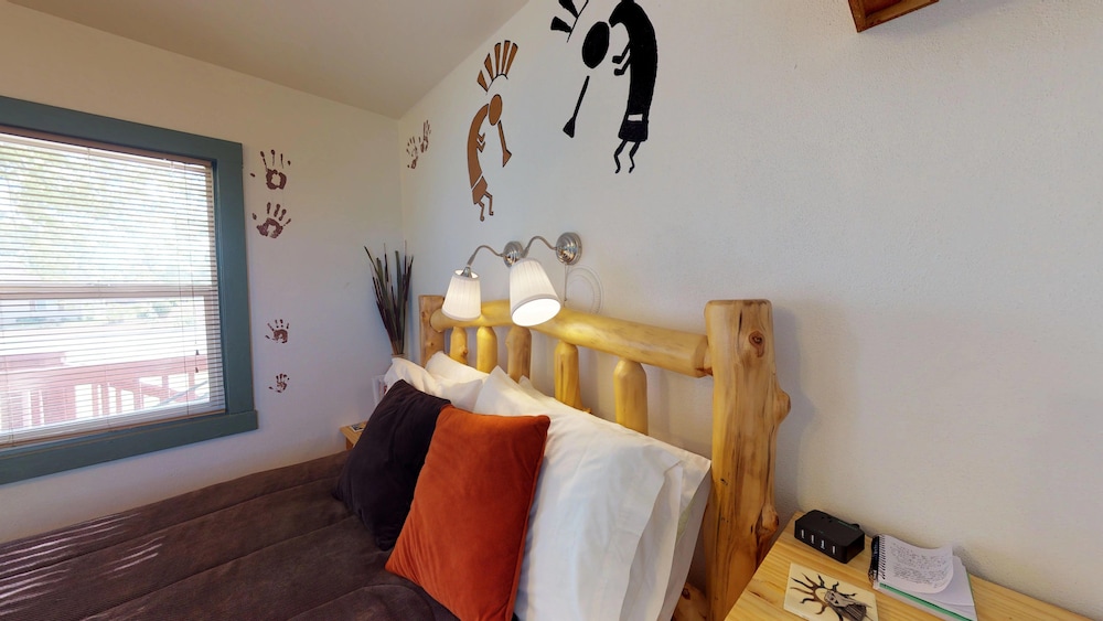 The Cozy Kokopelli Studio Cabin view 4