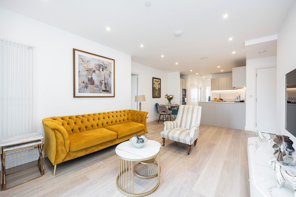 ExCel Pad 3 Bed and 3 Bath Apartment