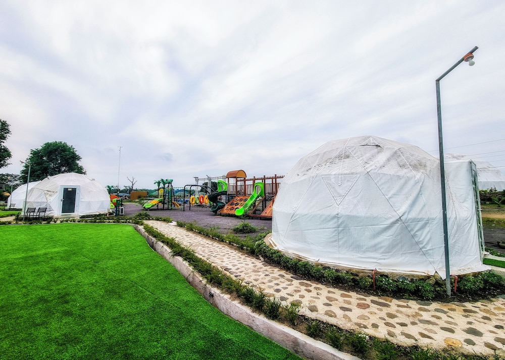 FarmKo Glamping