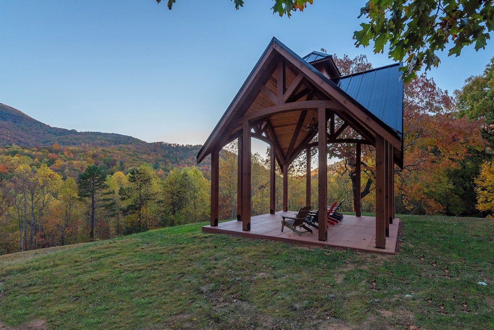 Engadine Inn  Cabins - Property Image 54