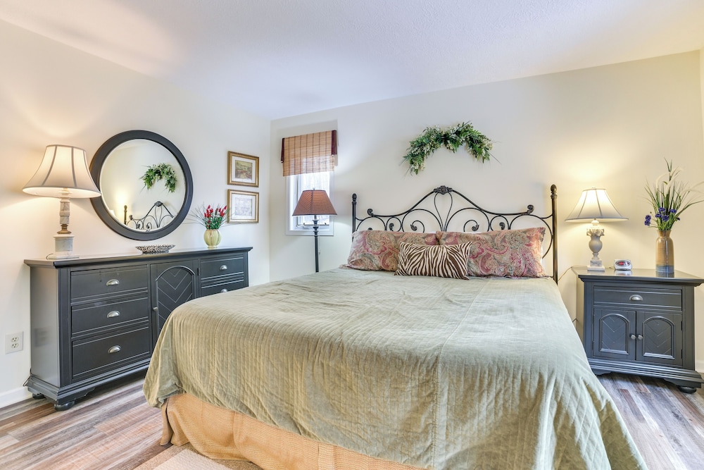 4 Mi to Lake Bellaire: Home w/ Deck & Pool Access!