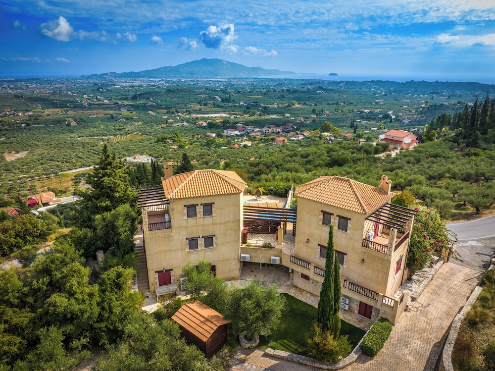Amorosa Villas