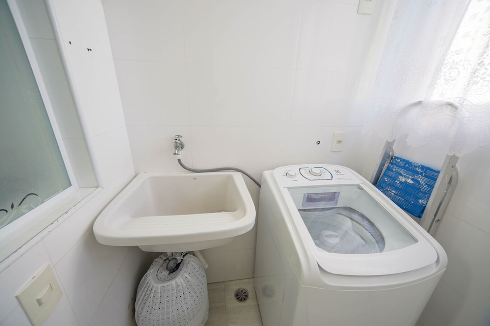 Apto Completo com Wi-fi Ar-cond a 200m da Praia
