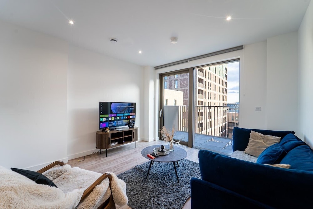 4 Guests - Close Airport - 25min Central London