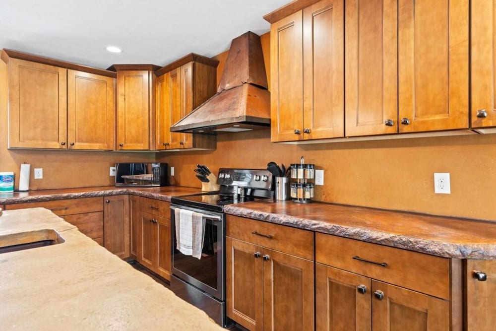 Larkspur Hills 5 BR Villa w Stunning Mountain Views Hot Tub view 5