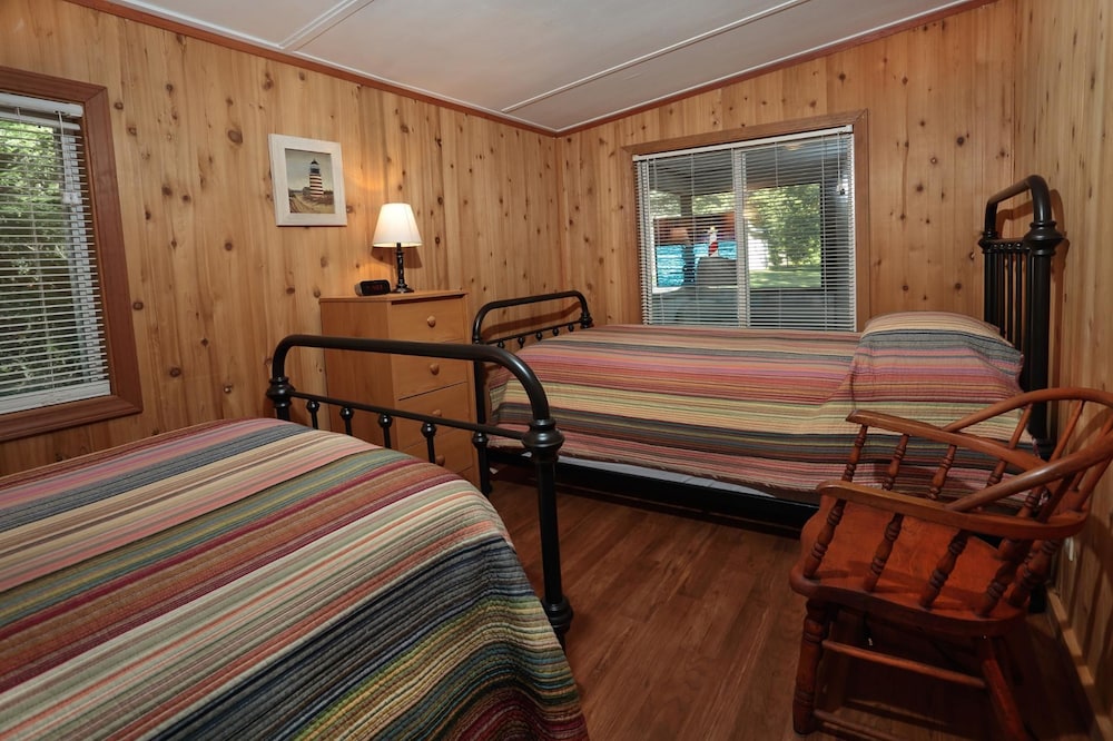 Goshorn Lake Cottages