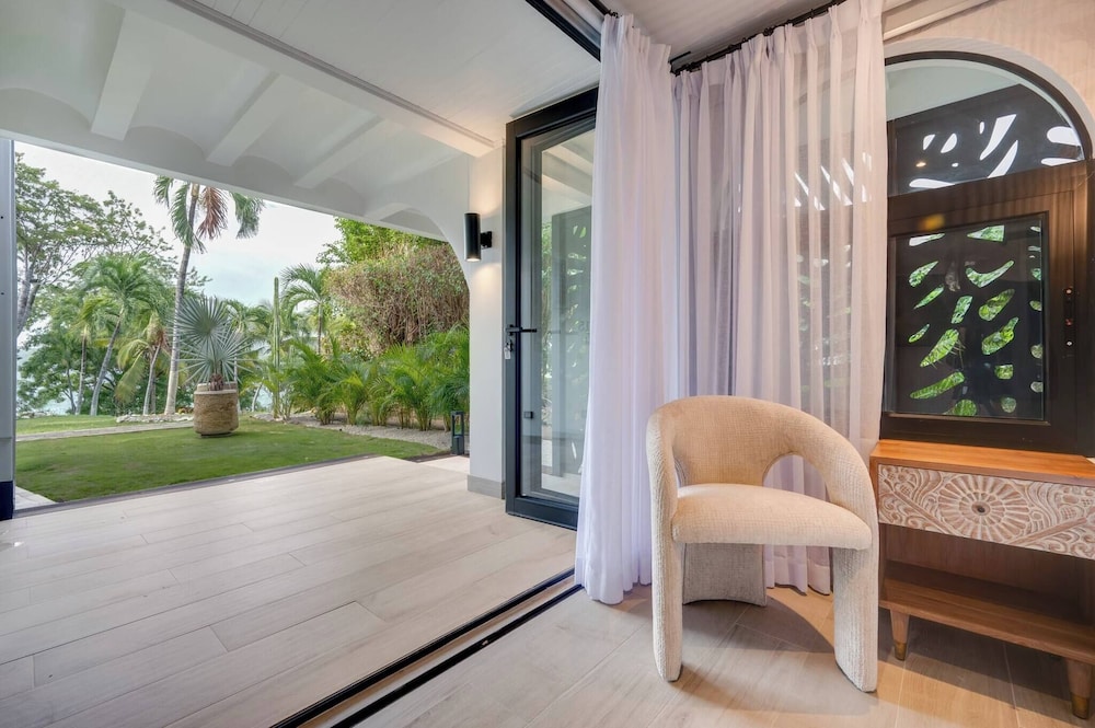 Flamingo Marina Private Beachfront Escape