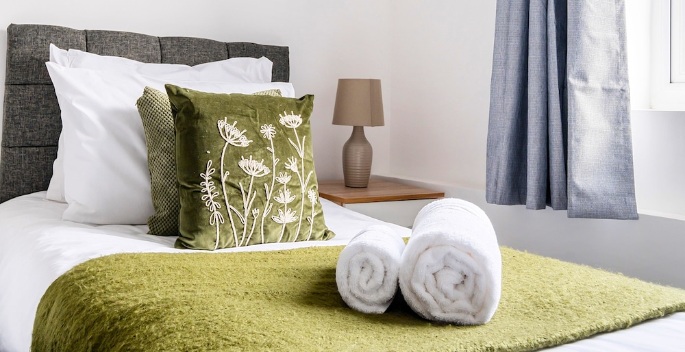 Modern Town Center Apartments Aldershot