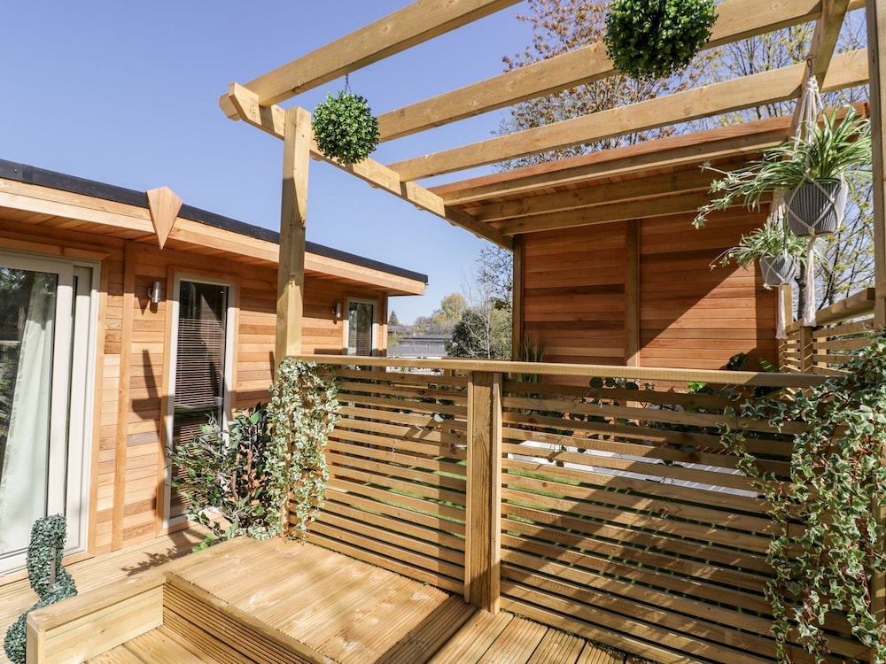 24 Meadow Retreat