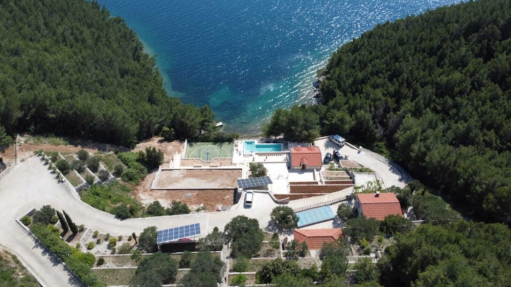 Beachfront Villa Brulupes