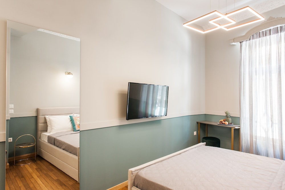 Step One - Luxury Suites right in the heart of Acropolis next to metro station
