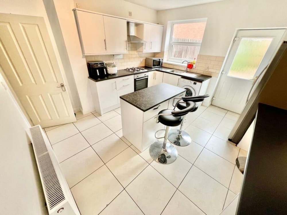 Northampton Oasis Retreat - 3-4 Bedroom House