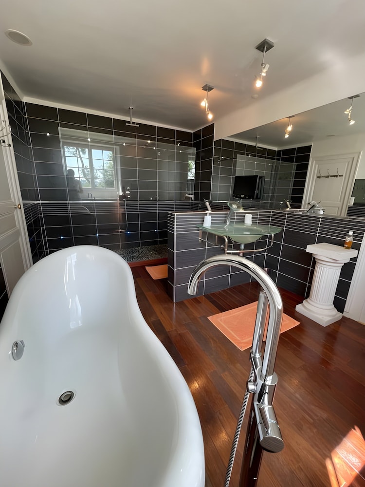 Estate in Saint-pavace Near Le Mans Circuit