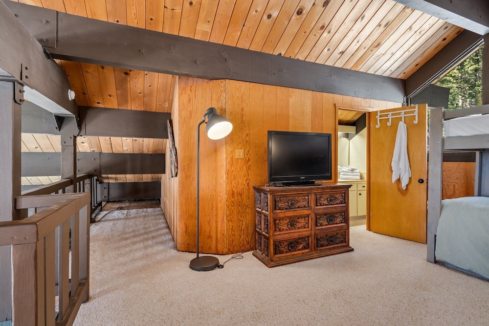 Awesome House Above The Lake/pets Welcome 2 Bedroom Home by Bear Valley Vacation Rentals