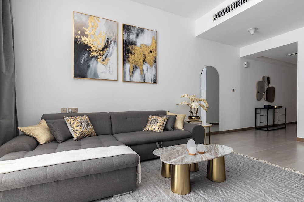 SIMPLY COMFORT Missoni Top Floor with Sea, Canal and Burj Khalifa Views