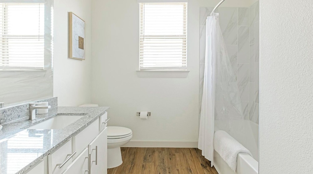 Landing Apartments Waller