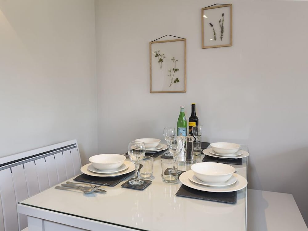 4 Keeper's Cottage, Hillfield Village