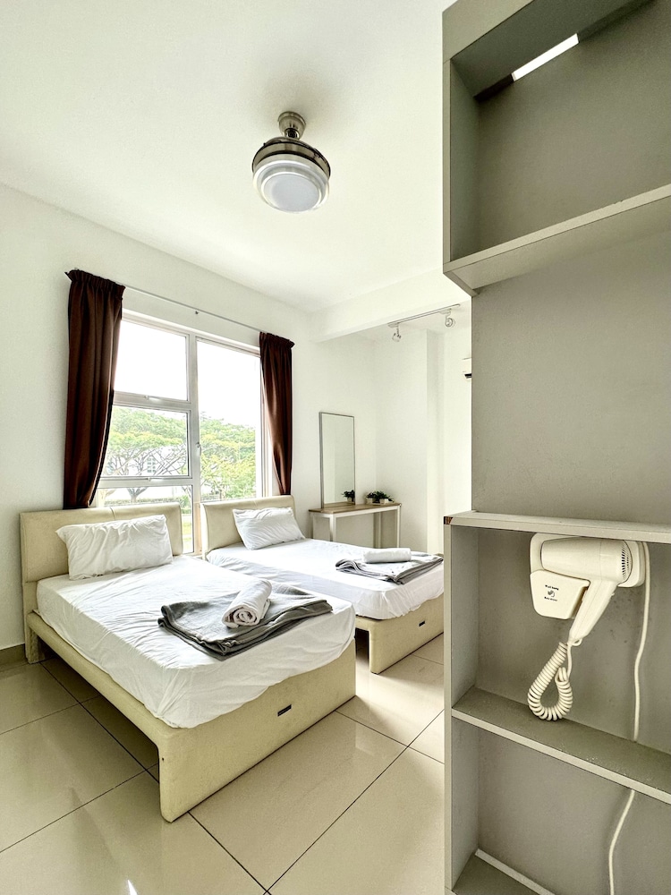 Lux Desaru Villa