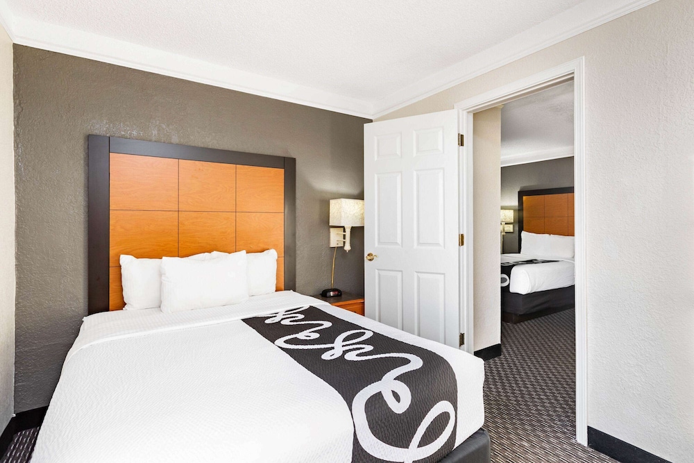Travelodge by Wyndham El Paso - Airport - Image 2