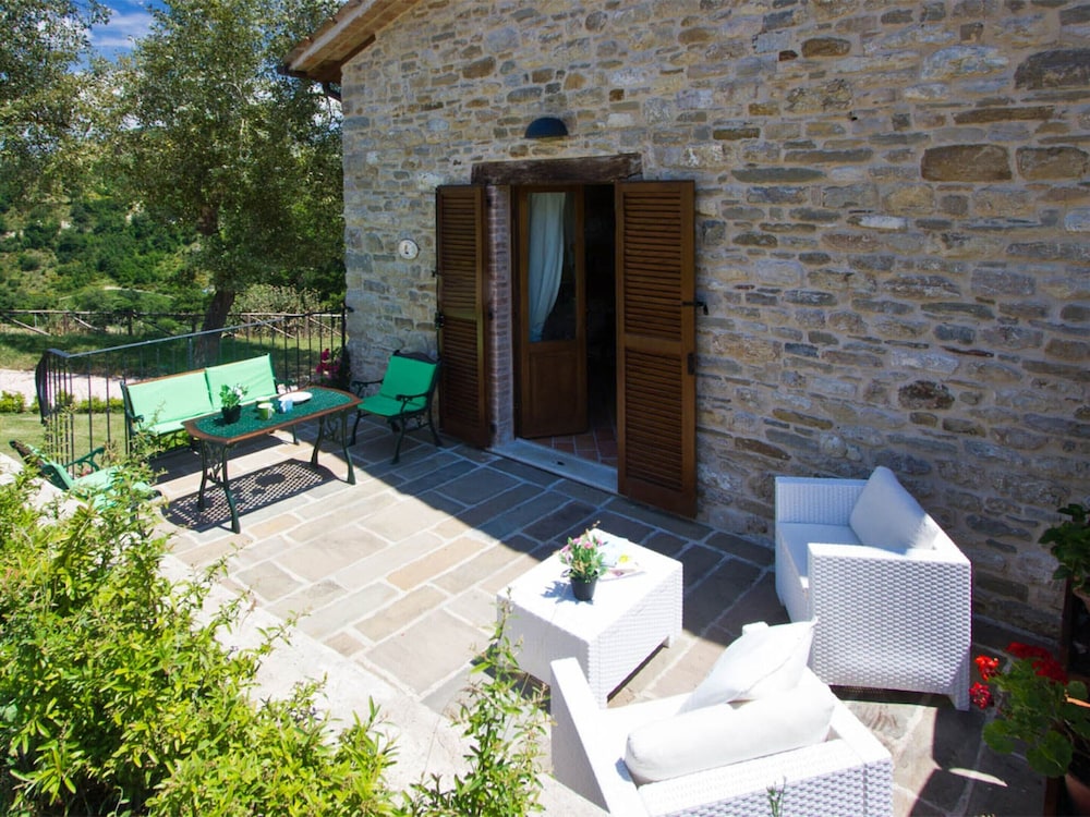 Beautiful Villa in Belforte All'isauro With Swimming Pool photo 4