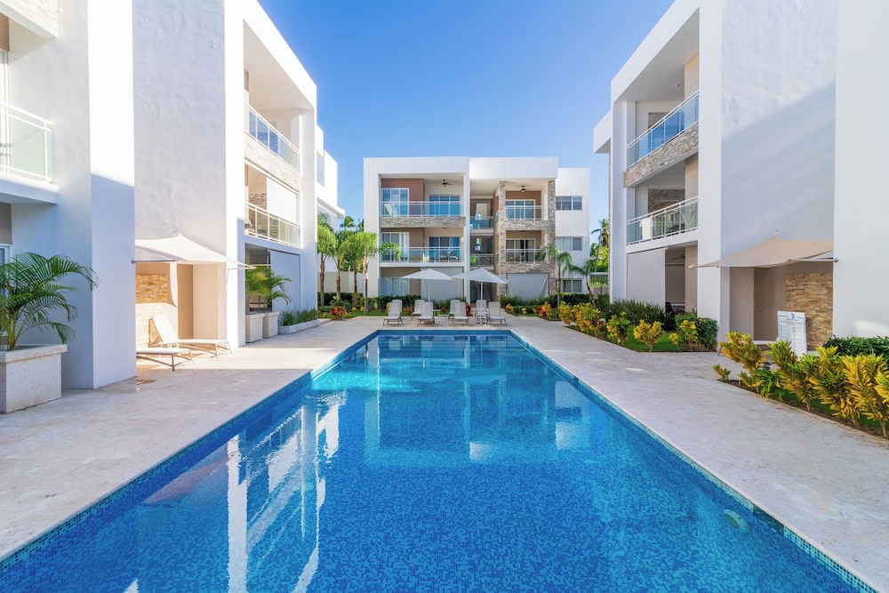 Modern 2BR Apartment - Paseo del Mar