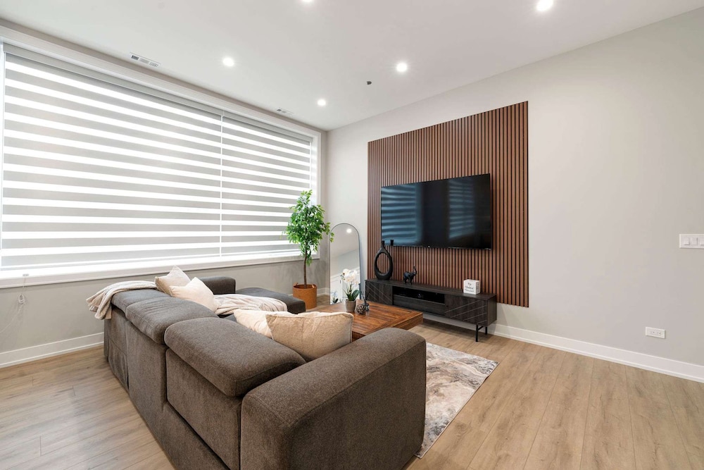 Spacious Bright Modern New Unit in Tri Taylor