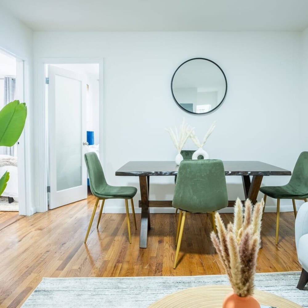 49-4a Prime Midtown Newly 2BR WD