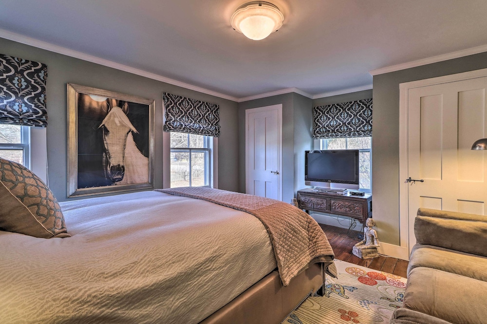 Cozy Litchfield House w/ Fenced-in Yard & Fire Pit view 2