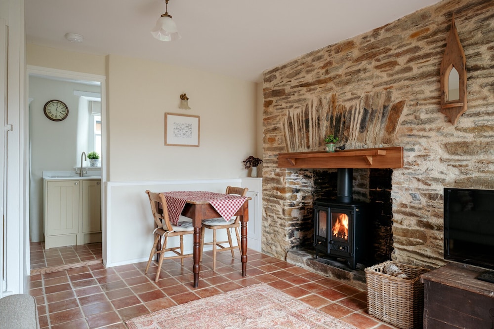 Pear Tree Cottage in South Milton