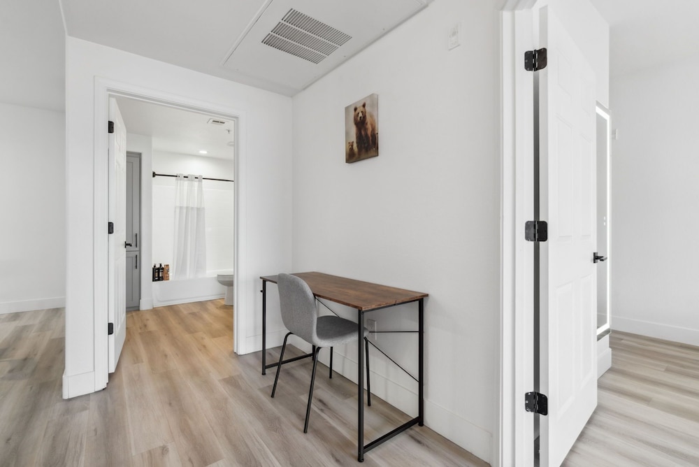 CozySuites at Zone Westgate