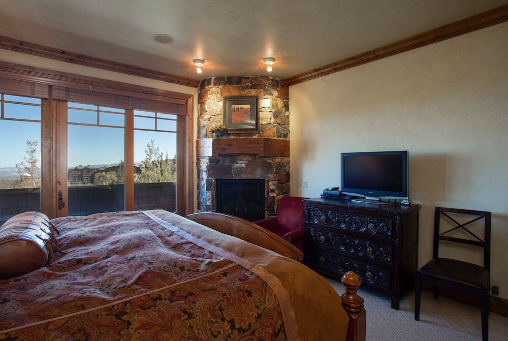 Grand Lodge - 3 Bedroom Deluxe #308 - Ski-in/out 3 Condo