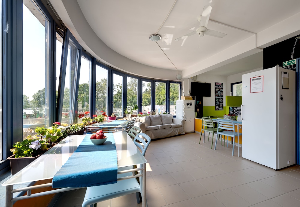 Island Hostel - Adults only