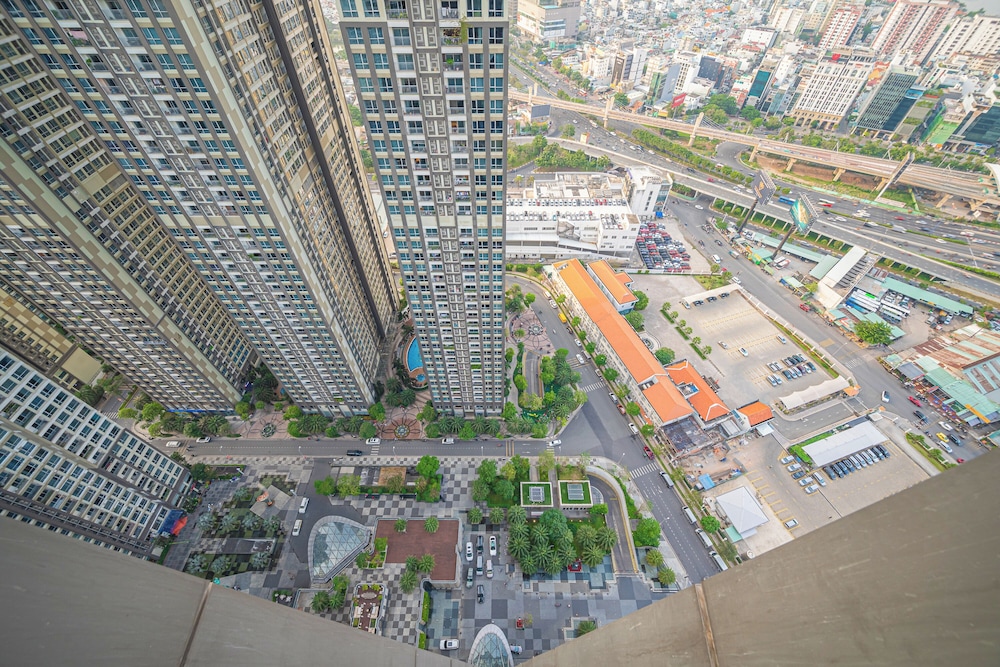 Landmark 81 & Vinhomes - ZEN Saigon Citypoint.